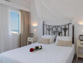 Double room with metallic bed, in Maro rooms in Sifnos